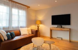 The Blue Ice Apartment - GRINDELHOMES