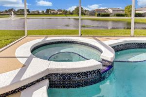 Star Lake Oasis - 4 bed family pool home