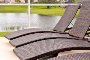 Star Lake Oasis - 4 bed family pool home