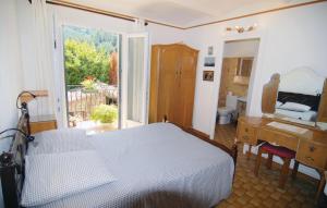 Appartements Nice apartment in St Florent s, Auzonnet with 2 Bedrooms, WiFi and Outdoor swimming pool : photos des chambres