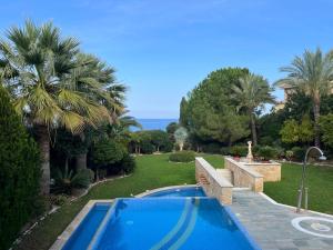 Amorosa Beach Villa 14