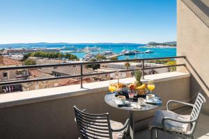 Superior Double or Twin Room with Sea View and Balcony room in Hotel Luxe