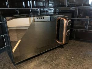 Fantastic Large 2 X Bedroom Flat, Free Parking