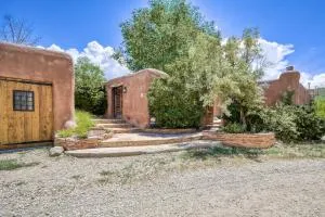 Historic Hacienda - Taos Junction