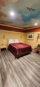 Queen Room - Disability Access room in Geneva Motel