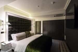 The Exhibitionist Hotel