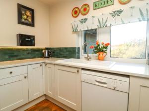 1 Bridge End & Garden