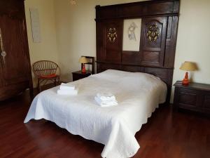 Charming holiday home with sea view, Plougasnou
