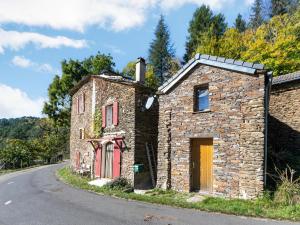 Maisons de vacances Holiday Home in Saint Germain de Calberte with Garden : photos des chambres