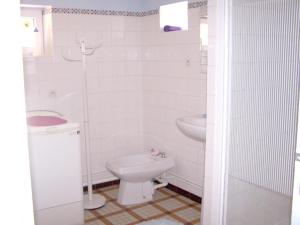 Charmante Fermette Rénovée avec Terrasse Privative et Vélos, 2 Chambres, Proche Le Lude - FR-1-410-155