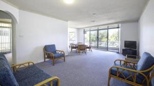 Paradise Court 1