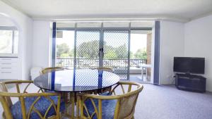 Paradise Court 1