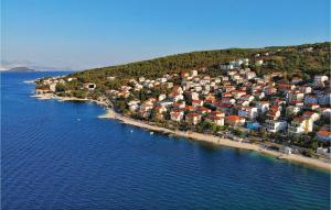 Stunning Apartment In Trogir With Jacuzzi, Wifi And Sauna