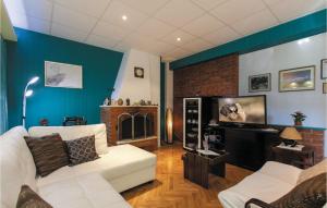 4 Bedroom Nice Home In Tugare 