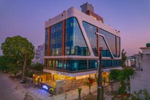 Pax Hotel Grand Blue 3 min walk from Udaipur city Railway Station