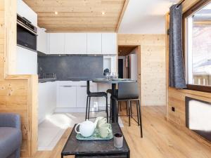 Appartement rénové 34m², 4 pers, 2 ch, au cœur de Val Thorens avec accès pistes et WIFI - FR-1-545-29