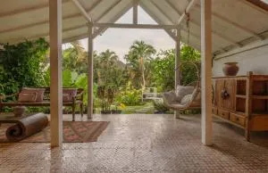 Spacious rustic Balinese villa with large pool - 孟威