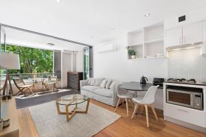 MACL119P - Potts Point Pizzazz