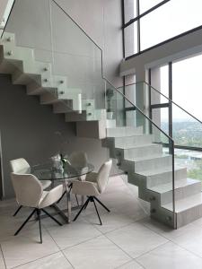 Sandton Smart Apartment Sixteen