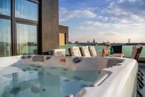 Centropolitan Penthouse I JACUZZI I FreeParking I Self Check-In