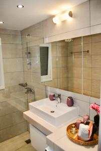 GPK Lux 2BR - 7 min walking to Acropolis