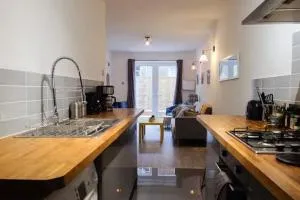 Spacious two bedroom, two bathroom Beach Nest with garden - 圣伦纳兹