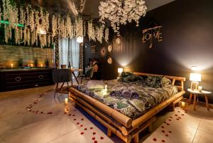 Love hotels Sweet Uni'vert Jacuzzi : photos des chambres