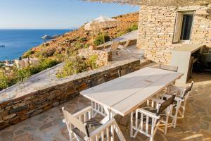 Luxurious Villa Lune with a swimming pool and a fantastic sea and sunset view