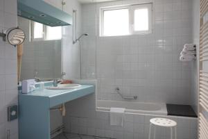 Hotels Les Portes de la Vallee : Chambre Triple