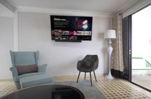 AmazINN Places Private Rooftop and Jacuzzi IX