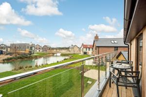 Family Friendly lakeside property in a nature reserve Skyfall OI21