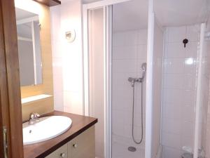 Appartements Appartement a Brides-les-Bains, 3 pieces, 8 pers, 56 m², balcon, parking, Wi-Fi inclus - FR-1-512-251 : photos des chambres