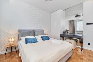 Apartment in The Heart of Wrocław by Renters Prestige