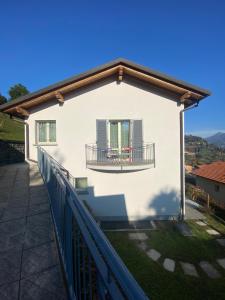 Bellagio Lake Flat - Lake view & balcony, near the center