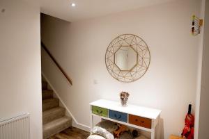 Exquisite cozy house, close to Train Station and amenities
