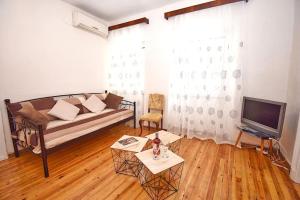 Traditional House with Ivy Garden