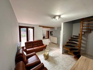 Chambre et SDD privées dans une maison partagée avec des résidents