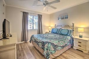 Walk to Beach Condo with Balcony in Hilton Head