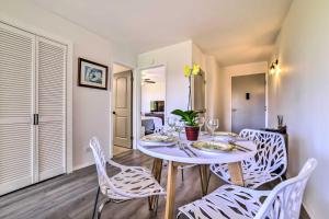 Modern and Cozy Condo Near Beaches with Coastal Views