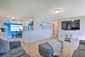 Updated Bradenton Home Fire Pit, Fenced Yard