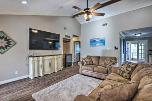 Canyon Lake Home Hill Country and Water Views!