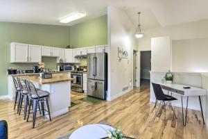 Stunning Anchorage Townhome about 5 Mi to Dtwn!