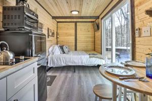 Tiny Home with Hot Tub By Mohican State Park!