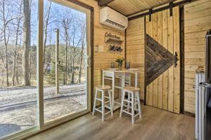 Tiny Home with Hot Tub By Mohican State Park!