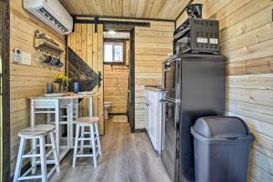 Hot Tub! Tiny Home, 2 Mi to Mohican State Park