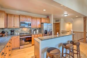 Ski-InandSki-Out Donnelly Townhome with Hot Tub!