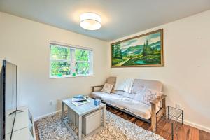 2 Mi to Capitol Hill, Walk to SU! Quaint Retreat