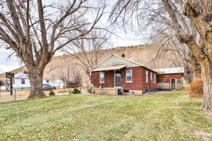 Cozy Helper Home w Fenced Yard, Pets Welcome