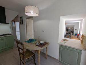 Maisons de vacances Gite Graves-Saint-Amant, 4 pieces, 5 personnes - FR-1-653-31 : photos des chambres