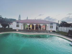 Ocean Breeze Villa Carismar